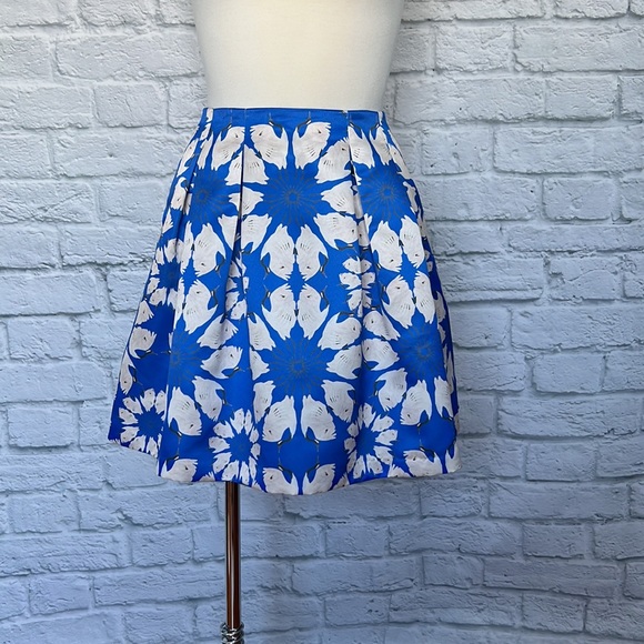 Alice + Olivia Dresses & Skirts - Alice + Olivia Conner lampshade skirt in daisy crane size 8